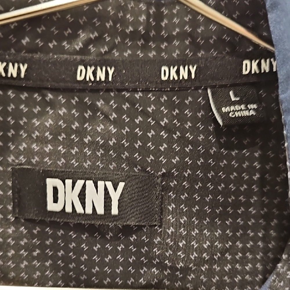 DKNY Men's Dark Blue Casual Button Down Shirt - Picture 4 of 7